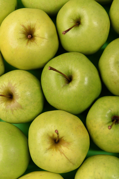 Ripe green apples close up - Фото, изображение