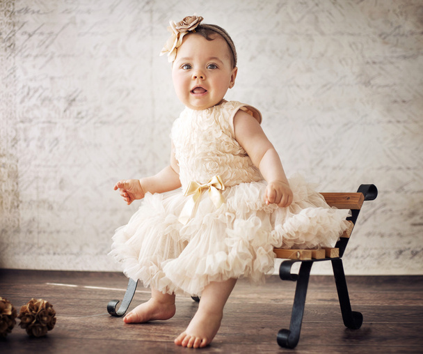 Elegant little girl on the tiny bench - Fotografie, Obrázek