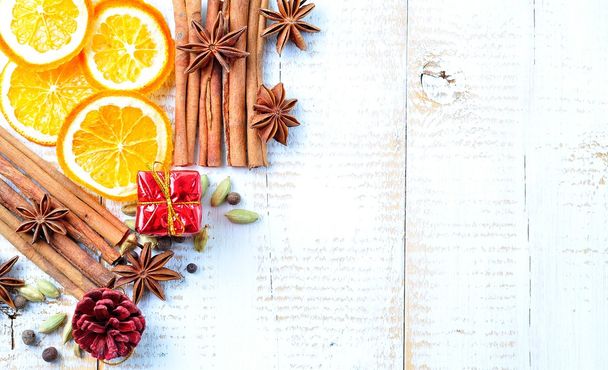 spices for mulled wine on a white wooden background. Christmas, New Year background. - Fotoğraf, Görsel
