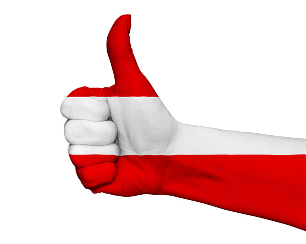 Χέρι με τον αντίχειρα επάνω βαμμένο σε χρώματα της Estonial σημαίας απομονωθεί - Φωτογραφία, εικόνα