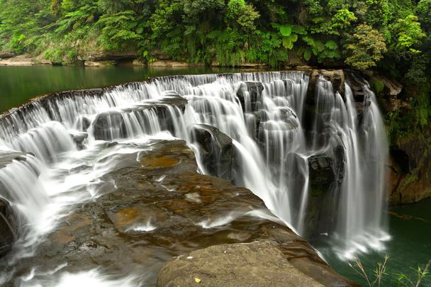 vodopád v shifen Tchaj-wan - Fotografie, Obrázek