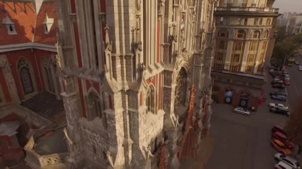 St. Nicholas Roman Catholic Cathedral in gothic style. Aerial filming - Imágenes, Vídeo