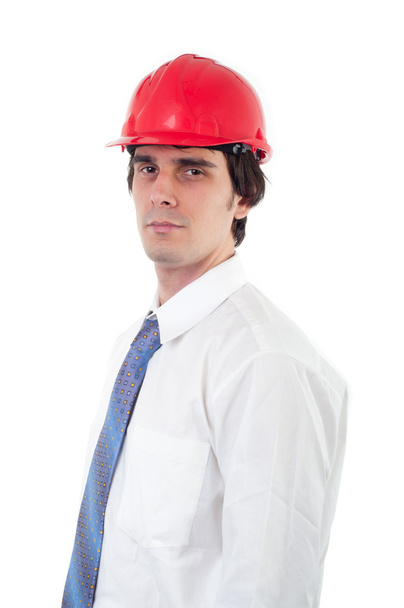 Beyaz tişört, mavi kravat ve kırmızı kask giyiyor mühendis portresi - Fotoğraf, Görsel