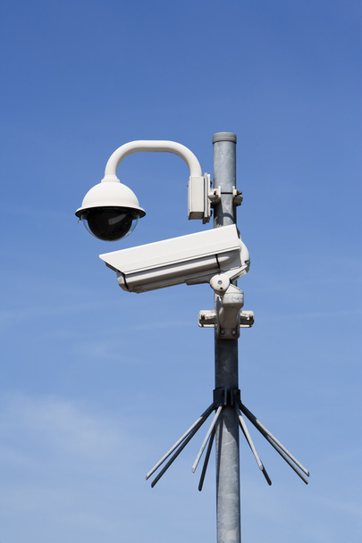 Security camera's op een paal - Foto, afbeelding