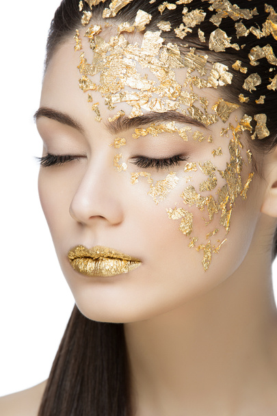 Mädchen mit Goldfolie Make-up - Foto, Bild