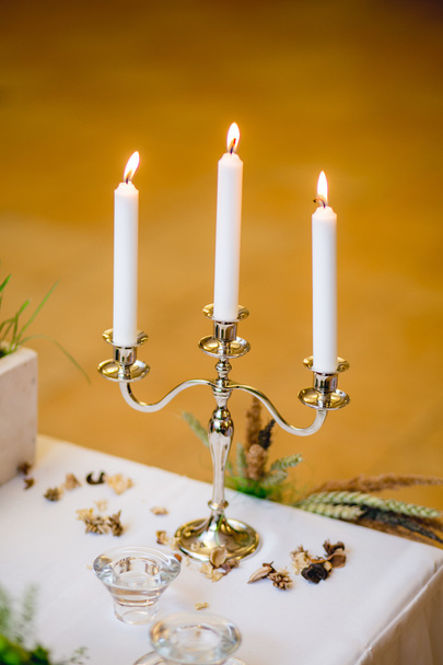 Bruiloft tabel decoratie kroonluchter - Foto, afbeelding