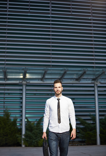 Businessman in front of business building - Foto, Bild