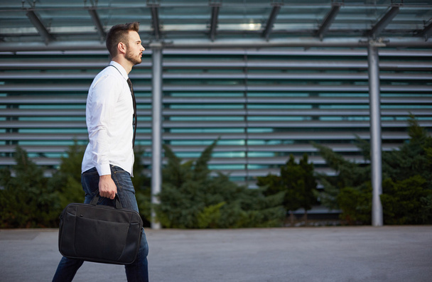 Detail of a businessman holding a briefcase - Foto, Bild