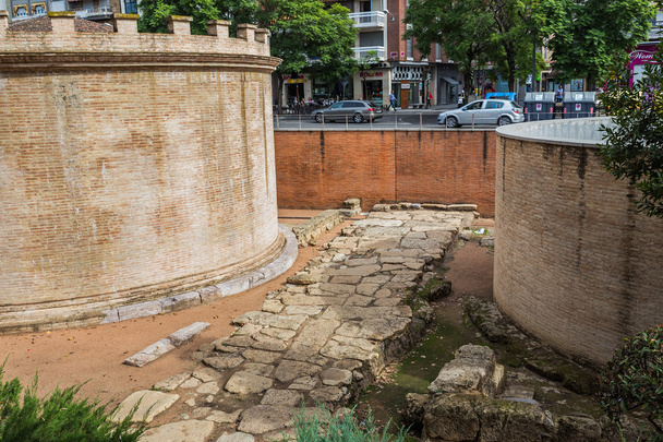 Mausoleos y camino romano
 - Foto, imagen