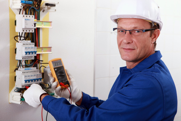 Portrait of an electrician - Foto, afbeelding