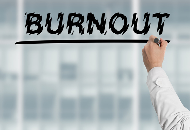 médico escreve burnout
 - Foto, Imagem