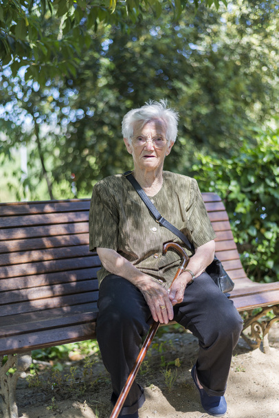 πορτρέτο μιας ηλικιωμένης γυναίκας - Φωτογραφία, εικόνα