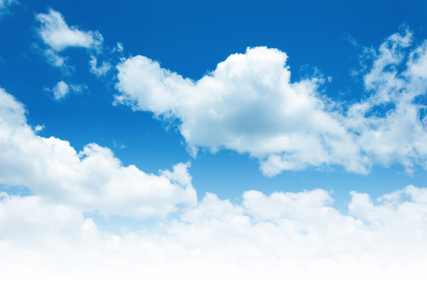 Красивое голубое небо и белые облака - Фото, изображение