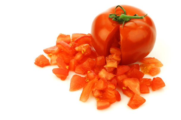verse tomaat met voorzijde geopend - Foto, afbeelding