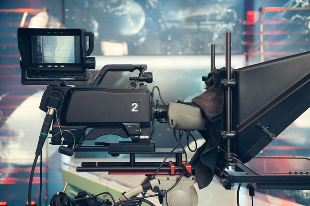 Estúdio de televisão com câmera e luzes - gravação TV NOTÍCIAS
 - Foto, Imagem