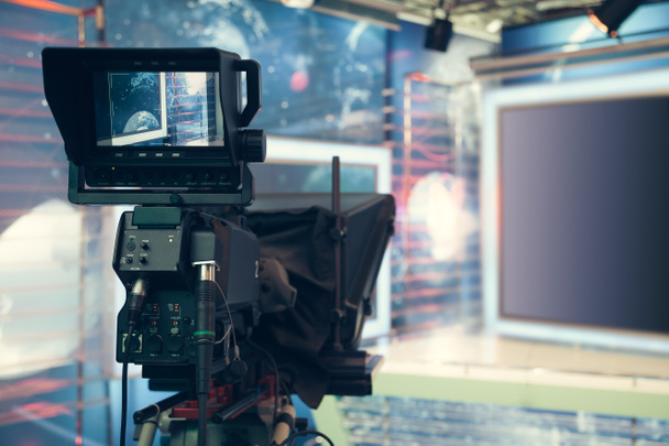 Televíziós stúdió kamera és világítás - hír Tv felvétel - Fotó, kép