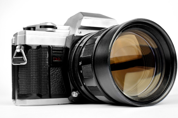 Old módní vinobraní retro fotoaparát s velkým objektivem izolovaných na bílém - Fotografie, Obrázek