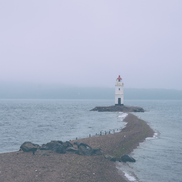 Lighthouse on coast - Fotoğraf, Görsel
