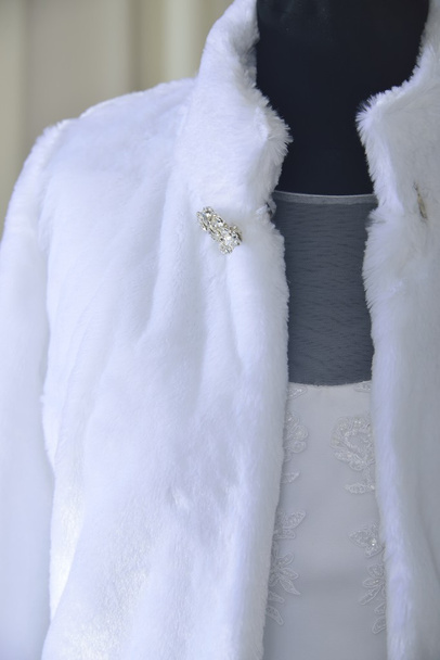 Abrigo de piel blanca
 - Foto, imagen