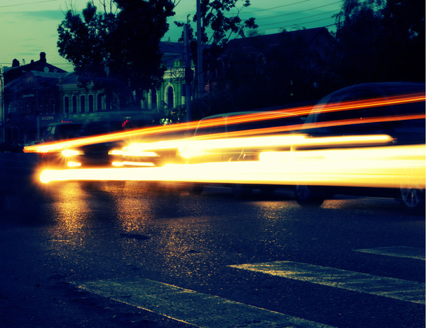 Μονοπάτια του φώτα αυτοκινήτου τονωμένο εικόνα - Φωτογραφία, εικόνα