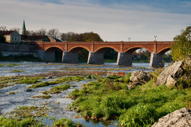 alte Ziegelbrücke über den Fluss Venta - Foto, Bild