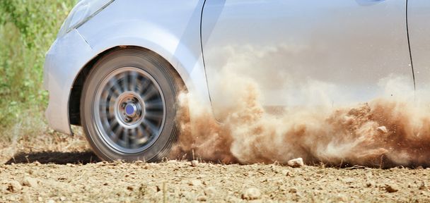 Rally auto in dirt track - Foto, afbeelding