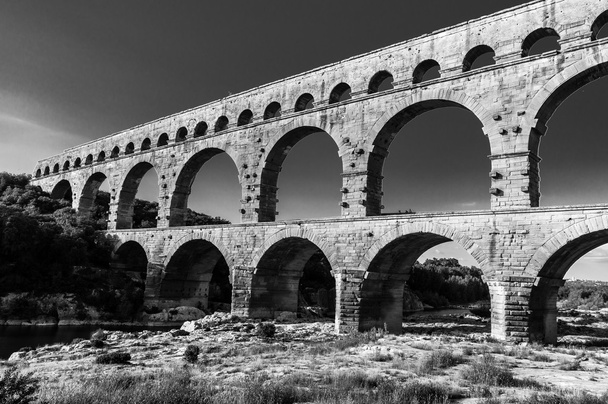 Pont du Gard, ancien pont romain en Provence, France
 - Photo, image
