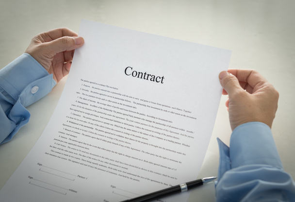 Businessmen have read the contract - Photo, Image
