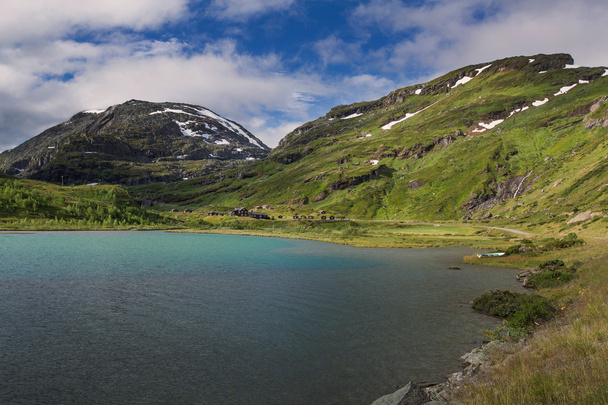 Lago Turquesa no Parque Nacional de Jotunheimen
 - Foto, Imagem