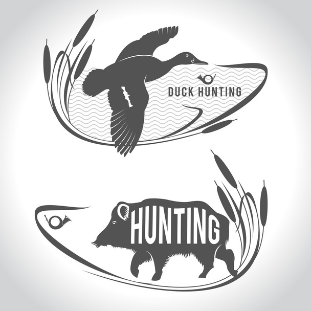 Chasse. Logo de chasse. Sanglier et canard sauvage au-dessus d'un lac
. - Vecteur, image