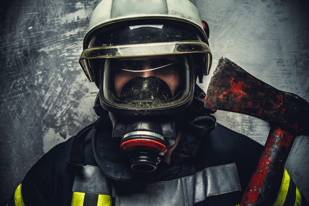 Redding brandweerman man - Foto, afbeelding