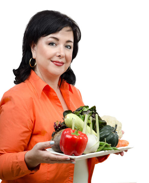 Une diététiste souriante avec un plateau de légumes frais
 - Photo, image