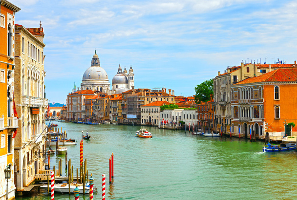 ヴェネツィアの大運河は - 写真・画像
