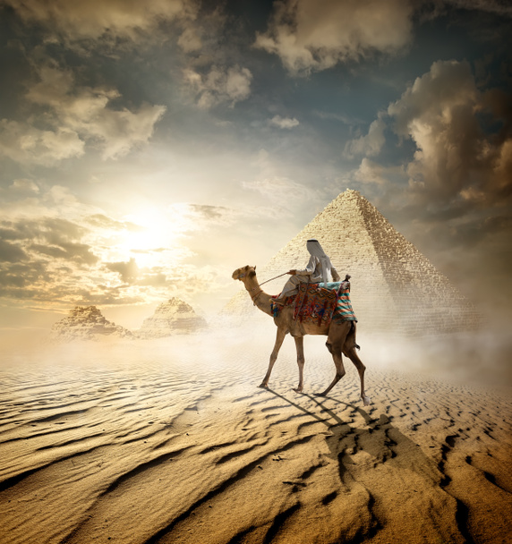 Пирамиды в тумане
 - Фото, изображение