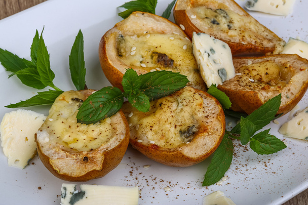 Mavi peynir pişmiş armut - Fotoğraf, Görsel