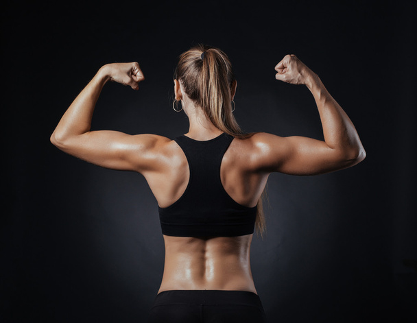 Muscular fitness woman - Fotoğraf, Görsel