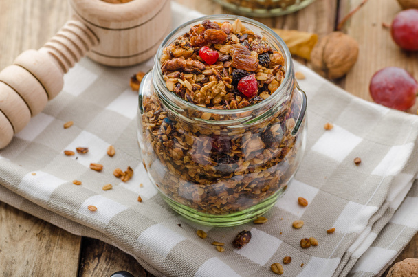 Chocolate pudding and baked granola - Foto, immagini