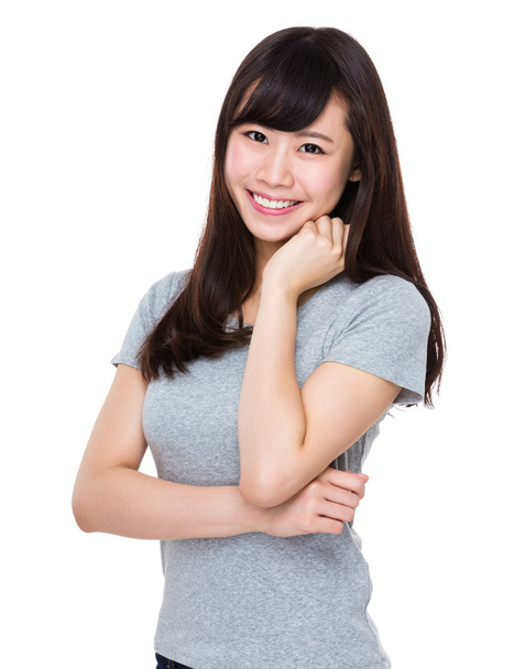 азіатська молода жінка в сірій футболці
 - Фото, зображення