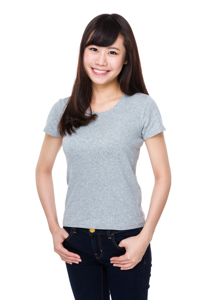 Asiática jovem mulher em cinza t-shirt
 - Foto, Imagem