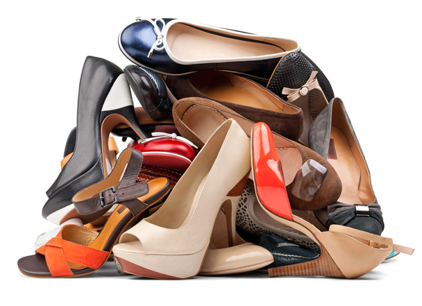 Mucchio di varie scarpe femminili, con percorso di ritaglio
 - Foto, immagini