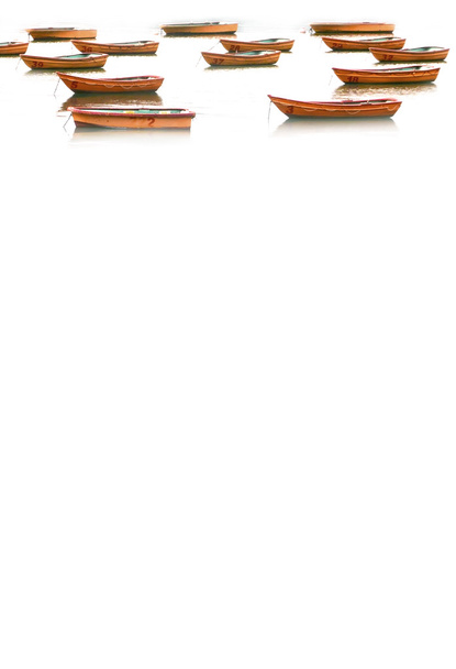 白い背景の上の垂直オレンジ漁船 - 写真・画像