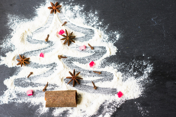Christmas tree with spices - Foto, Bild