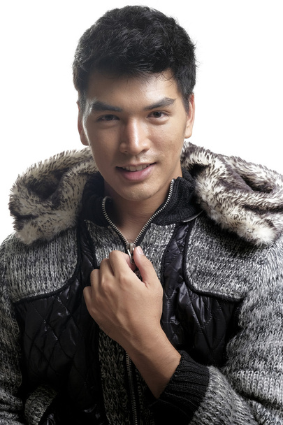 Hombre asiático en piel y chaqueta de textura de hilo
 - Foto, imagen