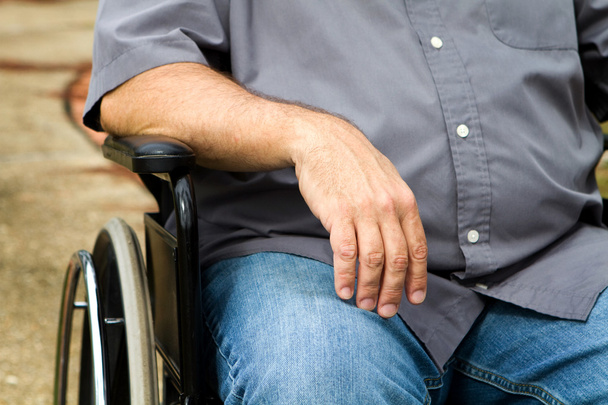 Людина з обмеженими можливостями в інвалідному візку
 - Фото, зображення