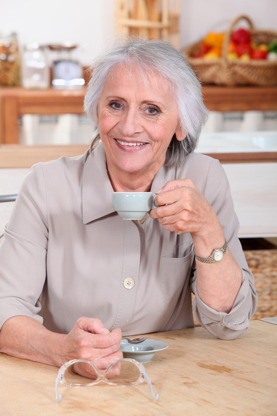 Senior woman drinking coffee - Foto, Imagem