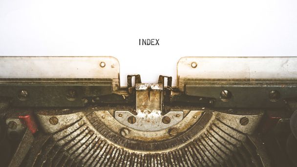 Máquina de escrever e papel branco vazio com uma palavra Index, vintage styl
 - Foto, Imagem