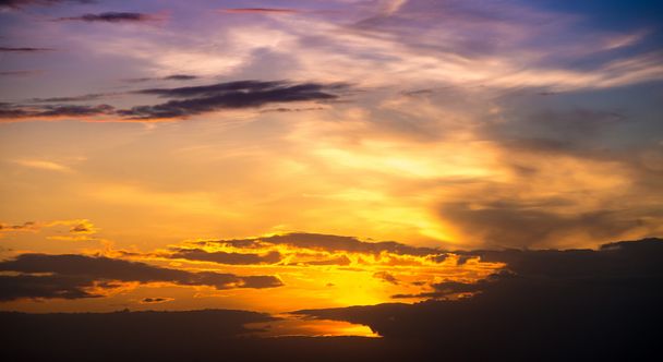 Kaunis auringonlasku pilvet
 - Valokuva, kuva