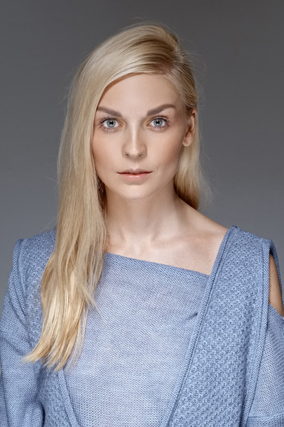 young lady with long blond hair - Fotó, kép