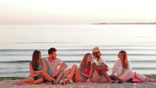 Young people meets sunrise of the sea. - Video, Çekim