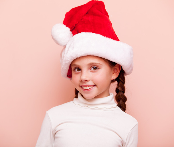 girl with pigtails in Santa Claus hat - Foto, Imagen